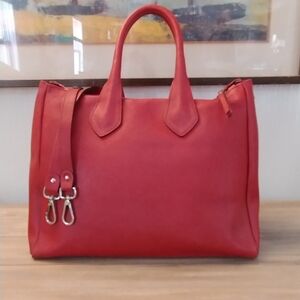❤️Gianni Chiarini Red  Cross Grain Leather Made In Italy Shoulder Tote Bag ❤️